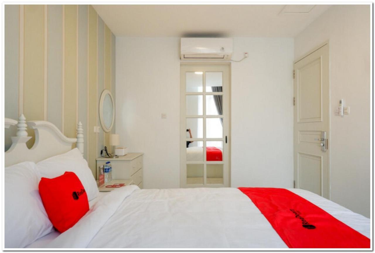 Reddoorz Plus @ Madukoro Raya Semarang Exterior photo
