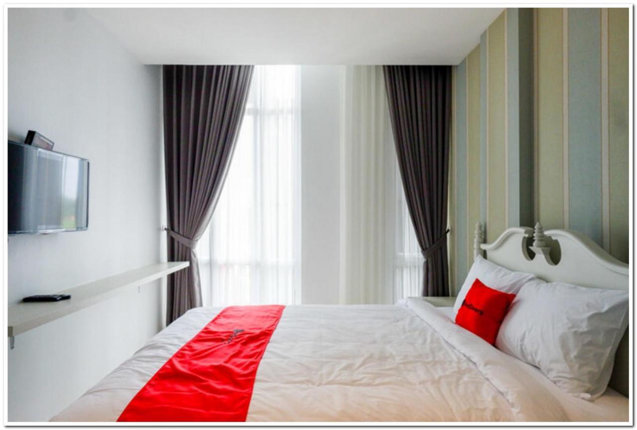 Reddoorz Plus @ Madukoro Raya Semarang Exterior photo