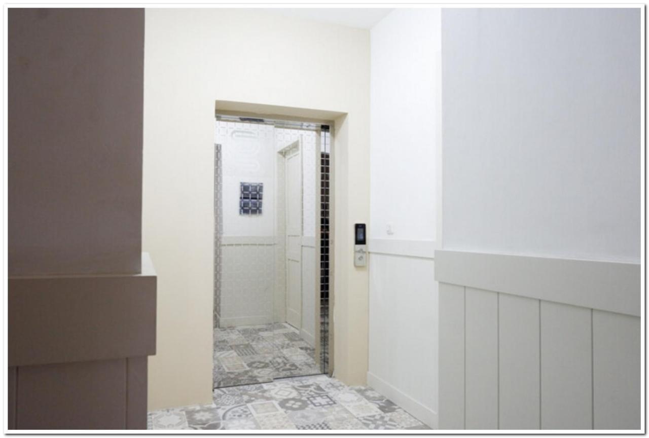 Reddoorz Plus @ Madukoro Raya Semarang Exterior photo