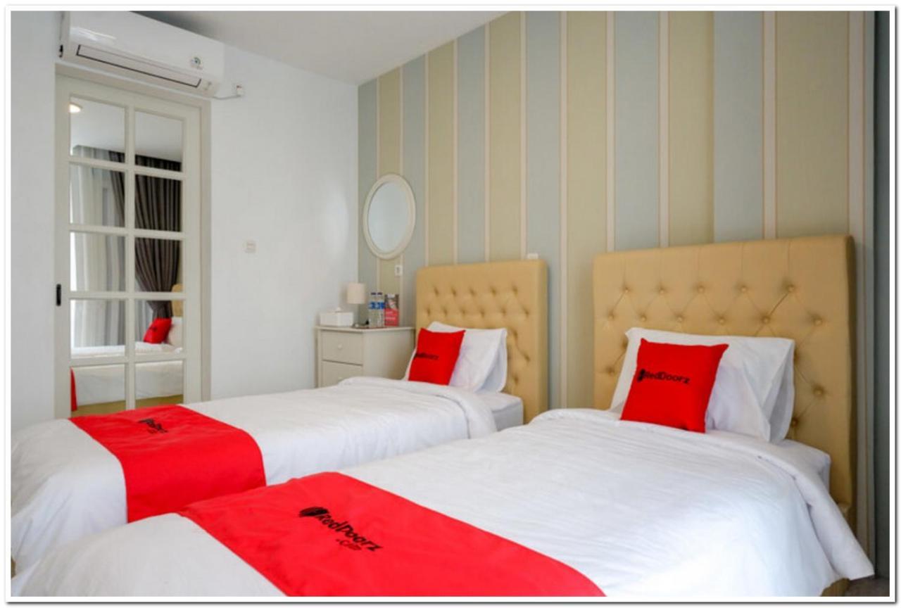 Reddoorz Plus @ Madukoro Raya Semarang Exterior photo