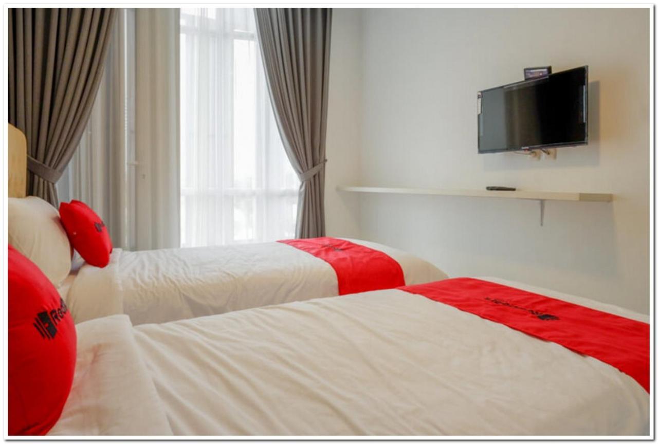 Reddoorz Plus @ Madukoro Raya Semarang Exterior photo