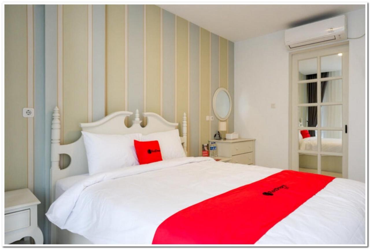 Reddoorz Plus @ Madukoro Raya Semarang Exterior photo