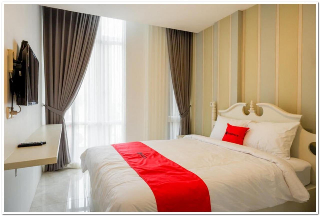 Reddoorz Plus @ Madukoro Raya Semarang Exterior photo
