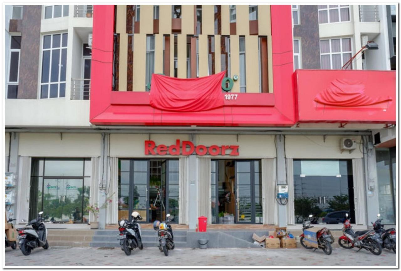 Reddoorz Plus @ Madukoro Raya Semarang Exterior photo