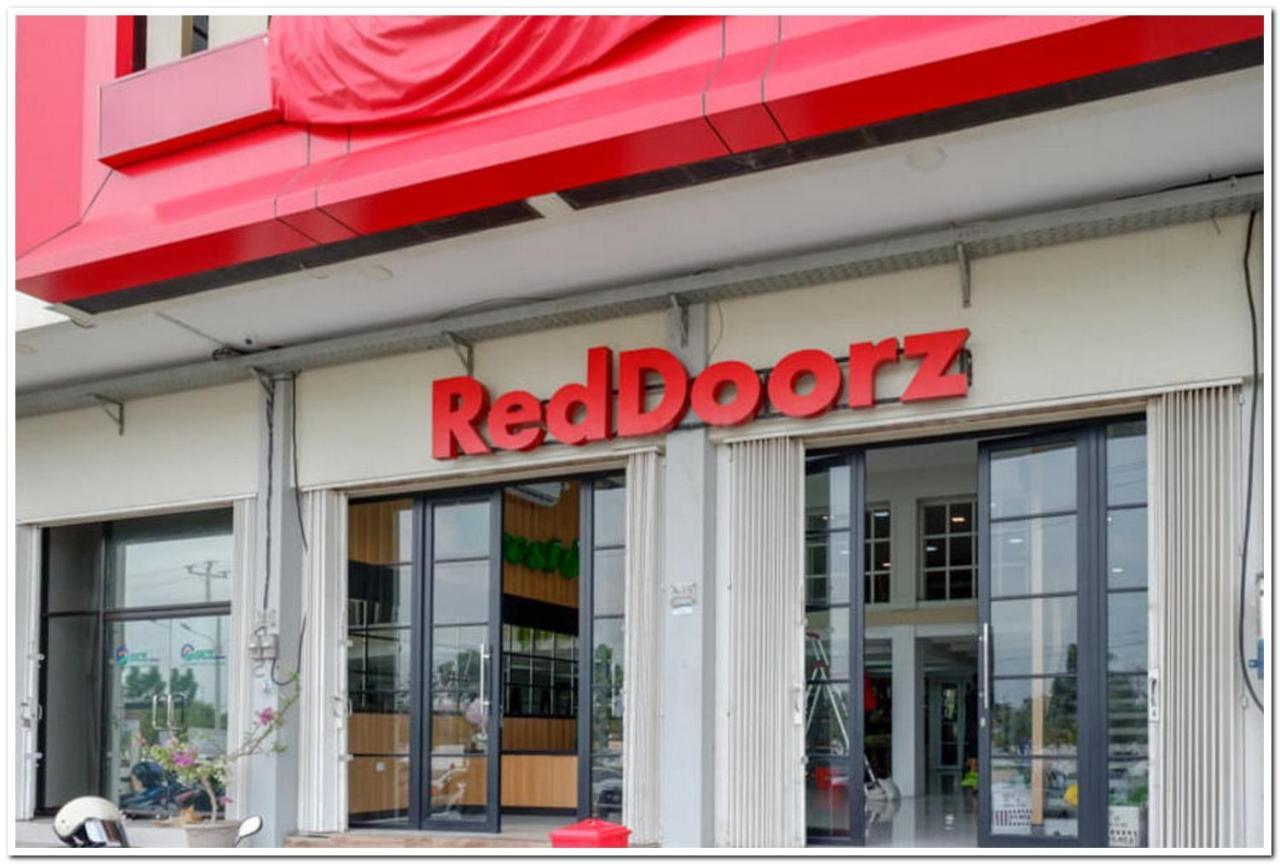 Reddoorz Plus @ Madukoro Raya Semarang Exterior photo