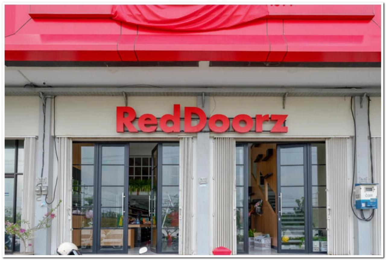 Reddoorz Plus @ Madukoro Raya Semarang Exterior photo