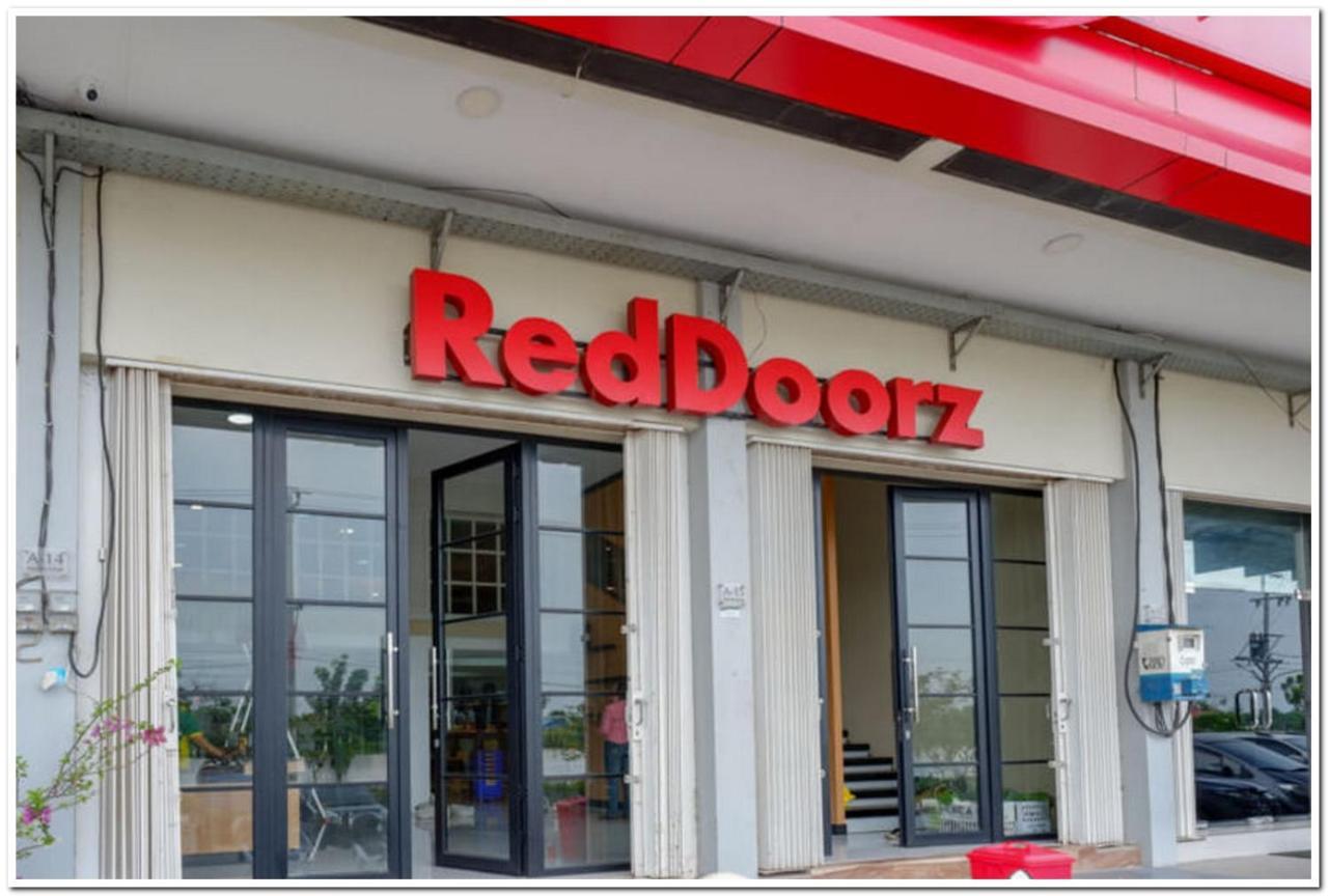 Reddoorz Plus @ Madukoro Raya Semarang Exterior photo