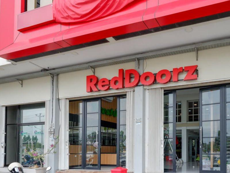 Reddoorz Plus @ Madukoro Raya Semarang Exterior photo
