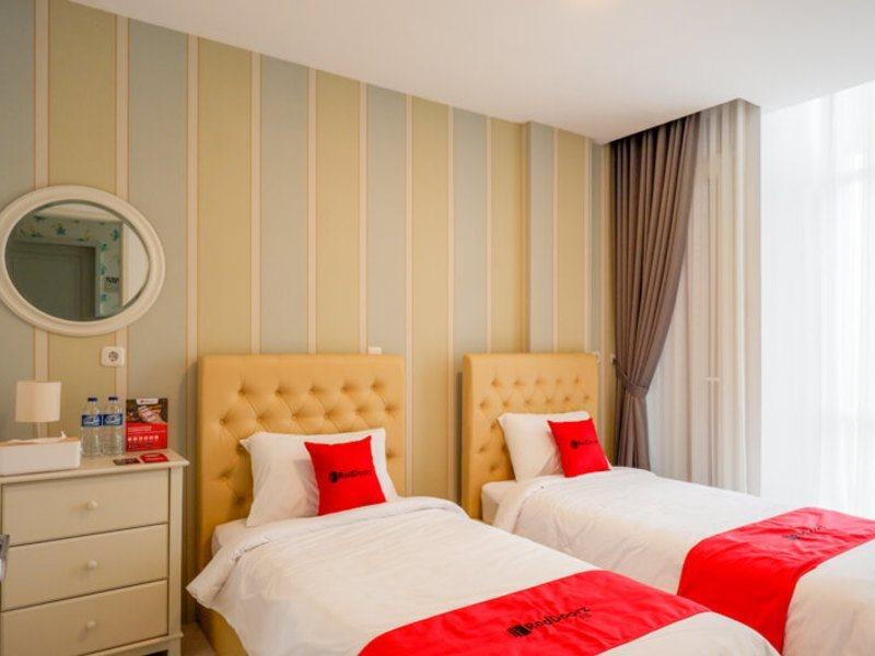 Reddoorz Plus @ Madukoro Raya Semarang Exterior photo